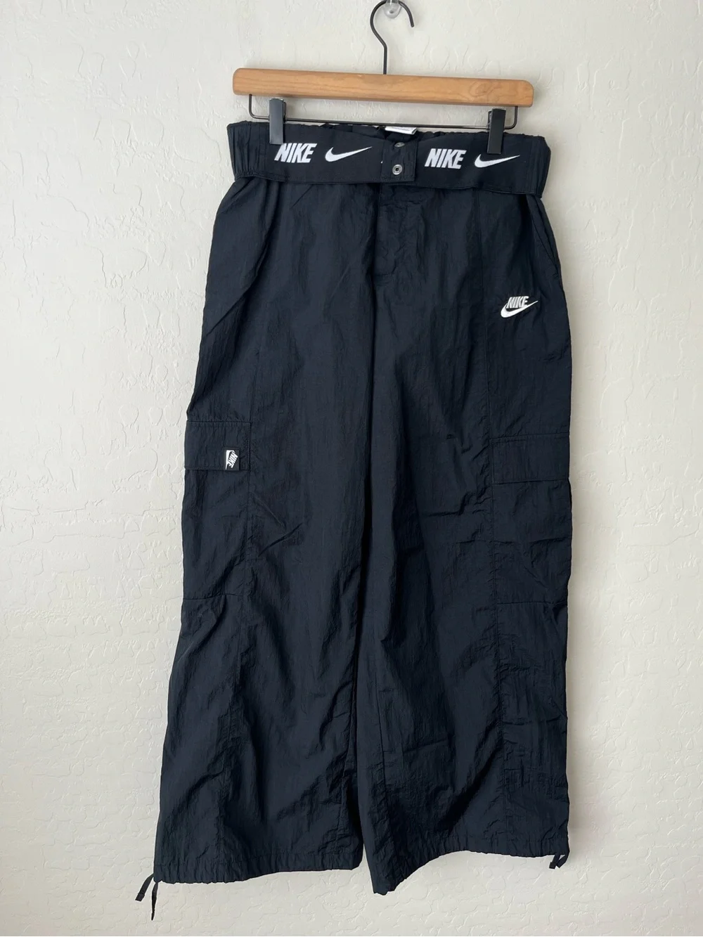 Nike woven cargo wide leg dance jogger pants black medium